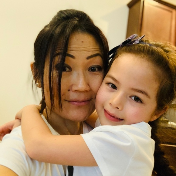 Meet your Posher, Jennifer - Picture 2 of 2